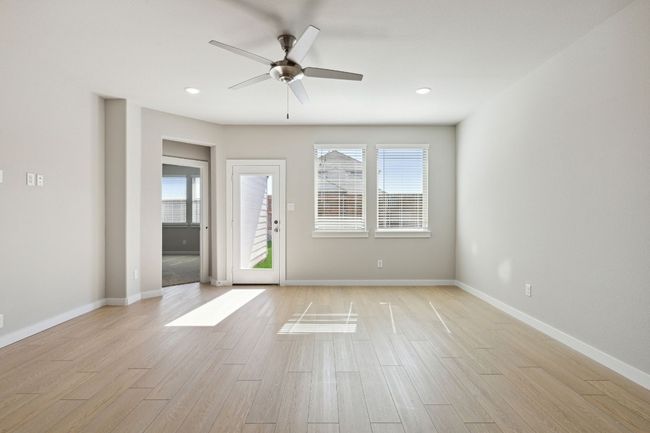 316 Bendecido Loop, House other with 4 bedrooms, 3 bathrooms and null parking in Elgin TX | Image 11