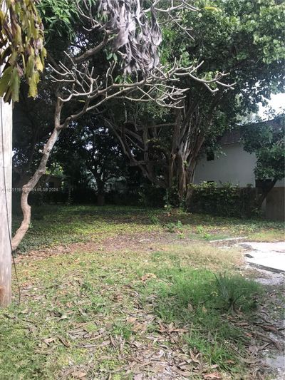 611 Ne 26th St, House other with 2 bedrooms, 1 bathrooms and null parking in Wilton Manors FL | Image 3