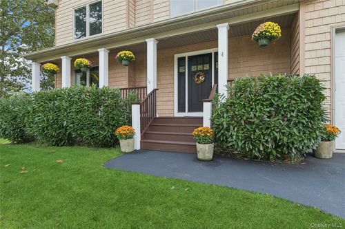 4 Mason St, Yaphank, NY, 11980-9755 | Card Image