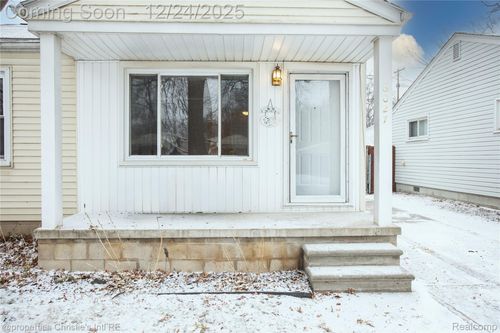 6027 Wilmer St, Westland, MI, 48185-2201 | Card Image