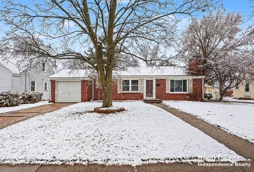 1047 Ellsmere St, Grand Rapids, MI, 49505-3768 | Card Image