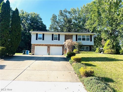 111 Magua Dr, Akron, OH, 44319-3725 | Card Image