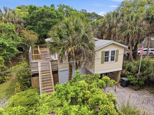 215 W Hudson Ave, Folly Beach, SC, 29439 | Card Image
