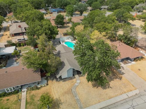 742 Austrian Rd, Grand Prairie, TX, 75050-2329 | Card Image
