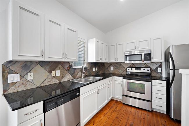 APT-7 - 5920 Fairdale Ln, Townhouse with 2 bedrooms, 3 bathrooms and null parking in Houston TX | Image 9