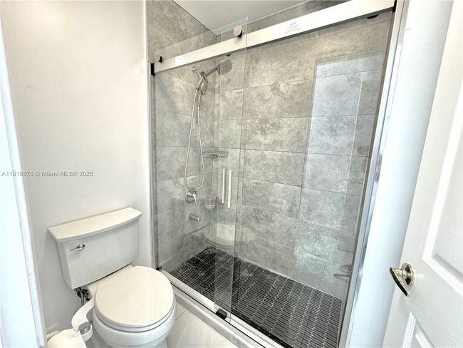 16515 Ruby Lk, House other with 4 bedrooms, 3 bathrooms and null parking in Weston FL | Image 16