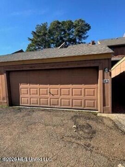 h3-1255 E County Line Rd, Jackson, MS, 39211-1827 | Card Image