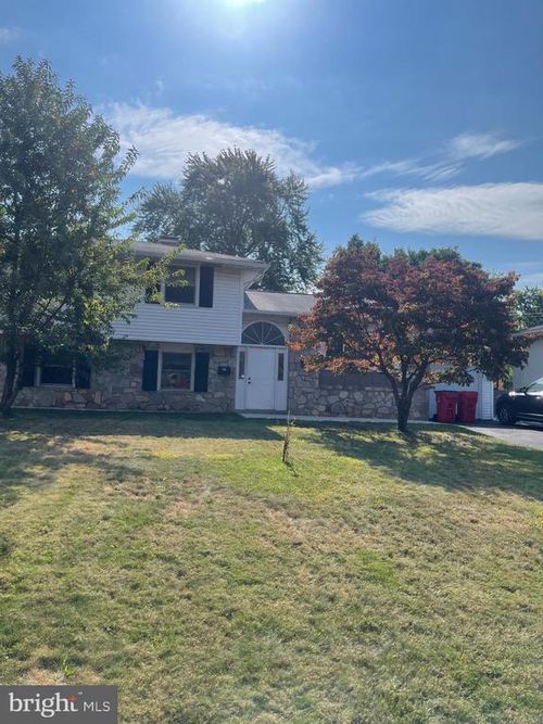 123 Newtown Rd, WARMINSTER, PA, 18974-5203 | Card Image