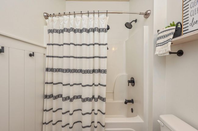 Guest bathroom | Image 19