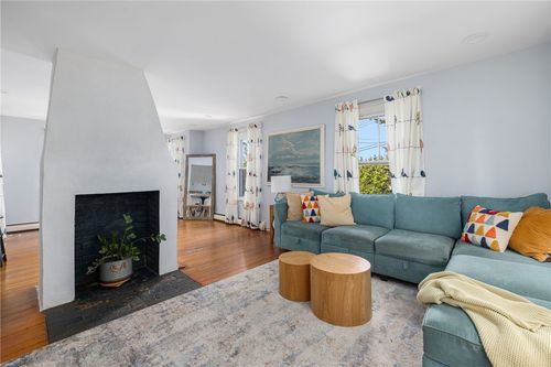 37 Concord Dr, Middletown, RI, 02842-5260 | Card Image