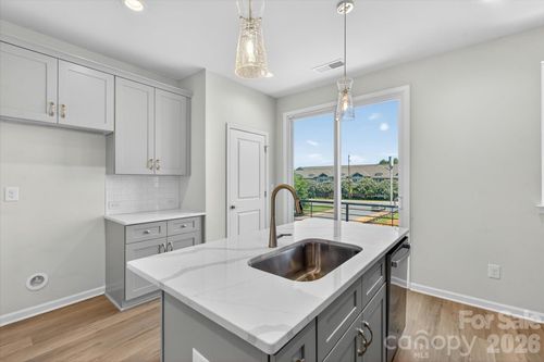 eqx1976-1341 Walter Taylor Way, Charlotte, NC, 28206 | Card Image