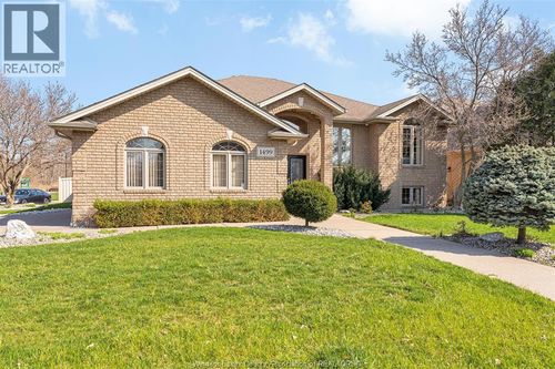 1499 Pope Street, Lasalle, ON, N9J3R8 | Card Image