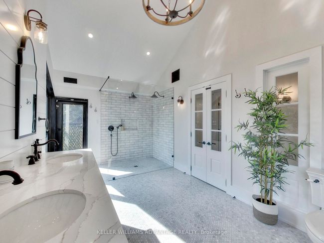 854 Royal York Rd, House other with 3 bedrooms, 3 bathrooms and 5 parking in Etobicoke ON | Image 23
