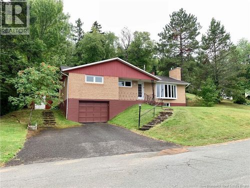518 Riverview St, Dalhousie, NB, E8C2K7 | Card Image