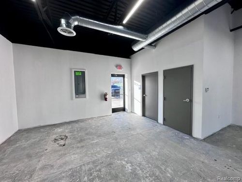 13635 Northline Rd, Southgate, MI, 48195-1802 | Card Image