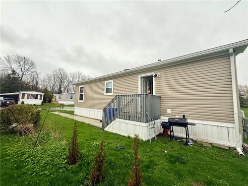 109 E Canyon Dr, Hamburg, NY, 14075-1818 | Card Image