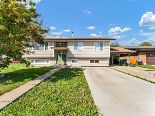 160 Sprague Way Se, Medicine Hat, AB, T1B2K3 | Card Image