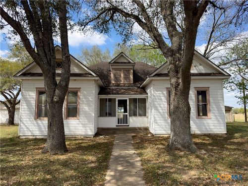 670 Thiele Rd, Yoakum, TX, 77995-2133 | Card Image