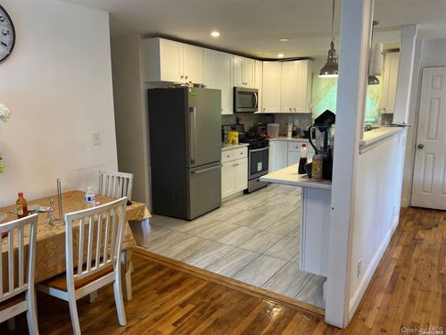 263 Siegel St, Westbury, NY, 11590-3661 | Card Image