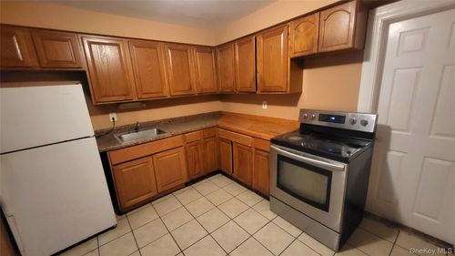 92 Academy St, Poughkeepsie, NY, 12601-4331 | Card Image