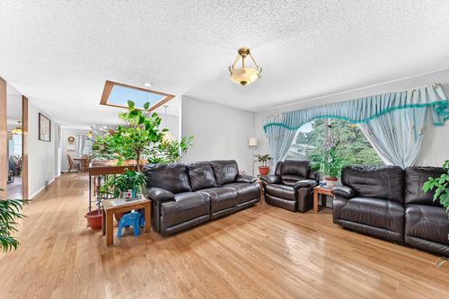 3219 Palliser Dr Sw, Calgary, AB, T2V4G7 | Card Image