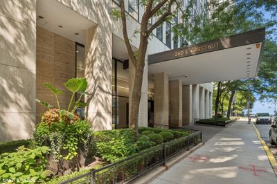 2407 - 260 E Chestnut Street, Condo with 3 bedrooms, 2 bathrooms and null parking in Chicago IL | Image 3