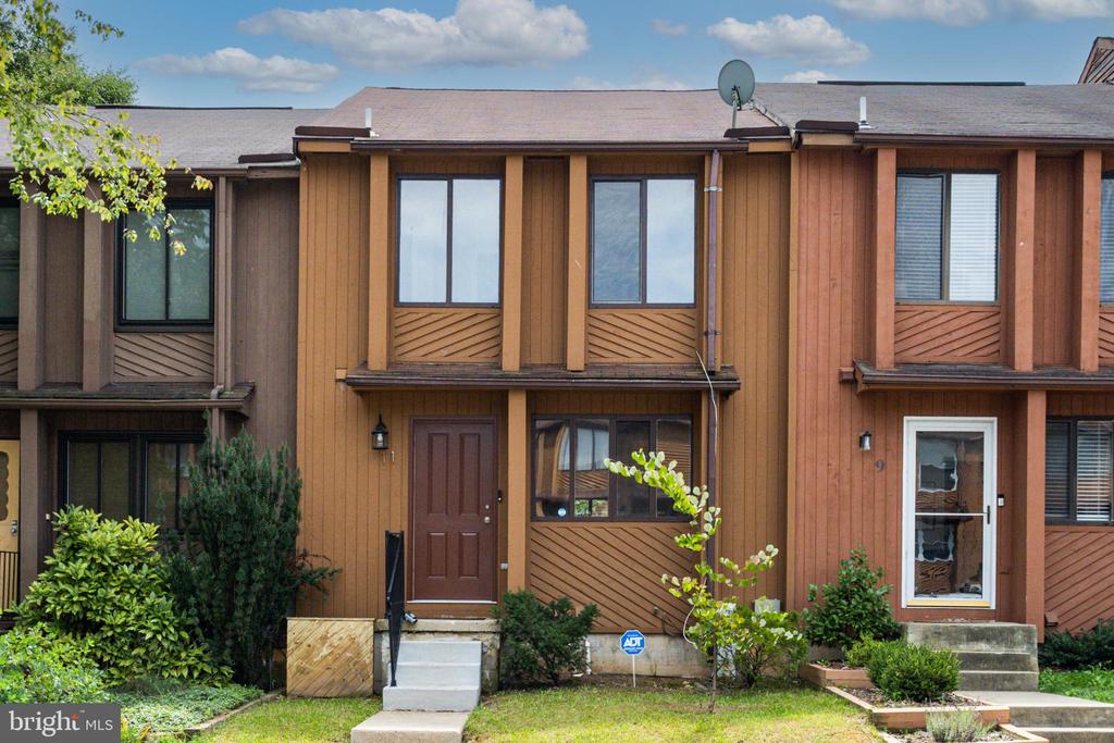 Gloucester Ct, Reisterstown, MD 21136