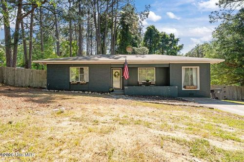580 W Maine Ave, Southern Pines, NC, 28387-4017 | Card Image
