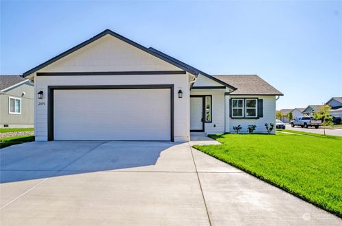 1906 Hickory Road, Moses Lake, WA, 98837 | Card Image