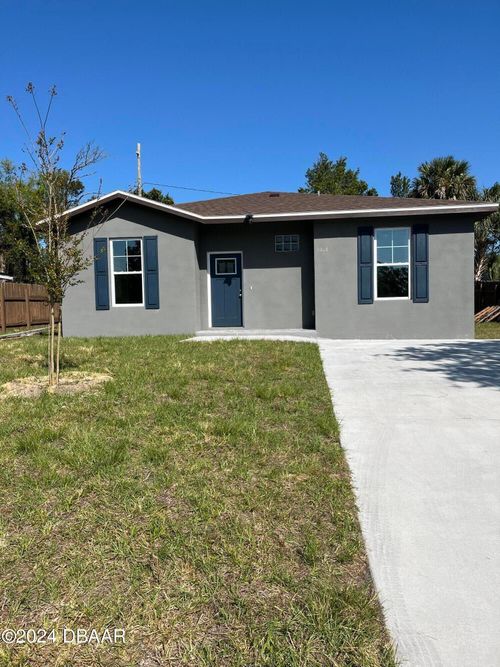 1061 Thunderbird Dr, Daytona Beach, FL, 32117-3945 | Card Image