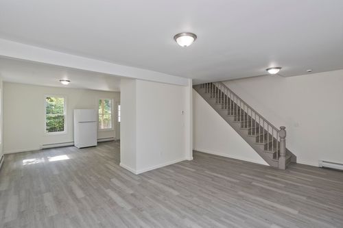 22-22 Highland Ave, Northampton, MA, 01060-3206 | Card Image
