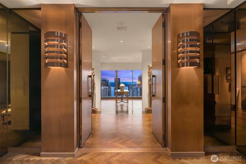 ph32-1301 Spring St, Seattle, WA, 98104-3533 | Card Image