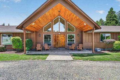 2240 Hull Rd, Medford, OR, 97501-4137 | Card Image