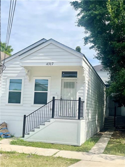 4317 Urquhart St, New Orleans, LA, 70117-4821 | Card Image