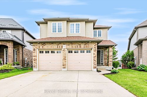 702 Frontenac Cres, Woodstock, ON, N4V0B1 | Card Image