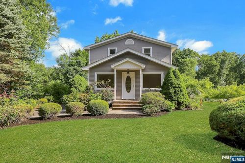 32 Bellows Ln, Towaco, NJ, 07082-1137 | Card Image