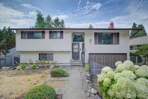 14039 36th Ave Ne, Seattle, WA, 98125-3725 | Card Image