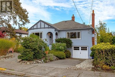 747 Monterey Ave, House other with 6 bedrooms, 2 bathrooms and 2 parking in Victoria BC | Image 2