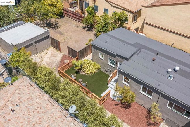 1515 Derby St, Condo with 2 bedrooms, 1 bathrooms and null parking in Berkeley CA | Image 15