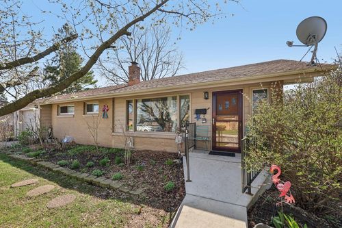 3559 S Sunset Drive, Milwaukee, WI, 53220 | Card Image