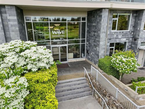 401-5332 Sayward Hill Cres, Saanich, BC, V8Y3H8 | Card Image