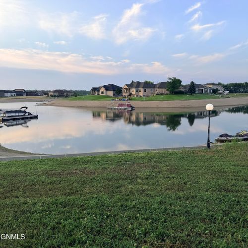 3828 Lakewood Drive Se, Mandan, ND, 58554 | Card Image