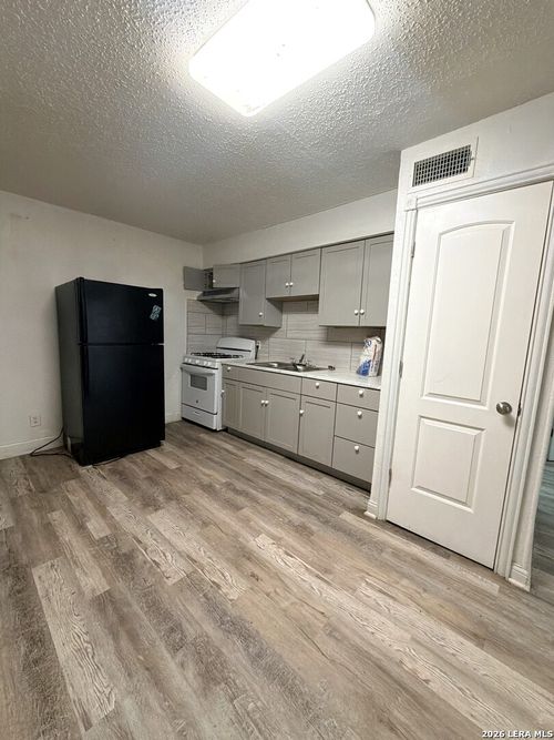 2-153 E Baylor, San Antonio, TX, 78204-2953 | Card Image