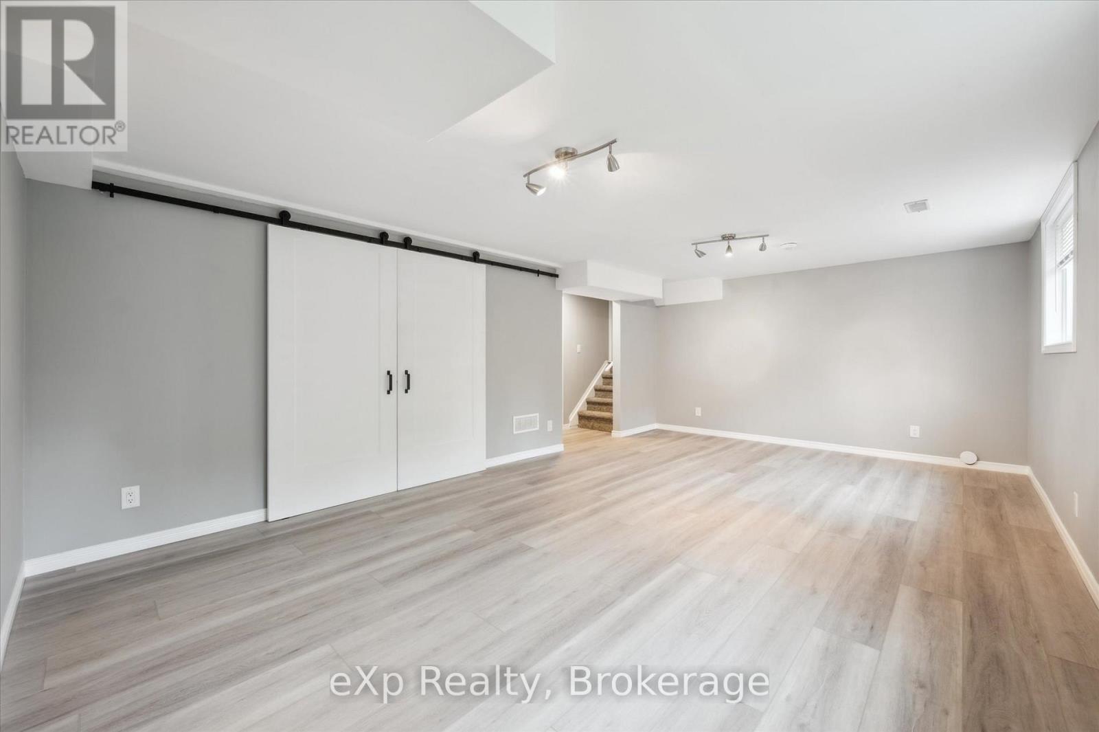 Residential in Guelph (Pineridge/Westminster Woods) 4