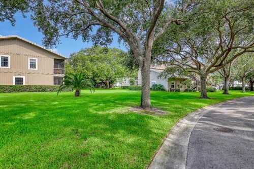 e-18390 Se Wood Haven Ln, Jupiter, FL, 33469-1105 | Card Image