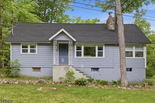 123 Glen Rd, Highland Lakes, NJ, 07422-1914 | Card Image