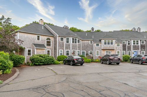 17 Harbor Hill Dr, Bourne, MA, 02532-3880 | Card Image