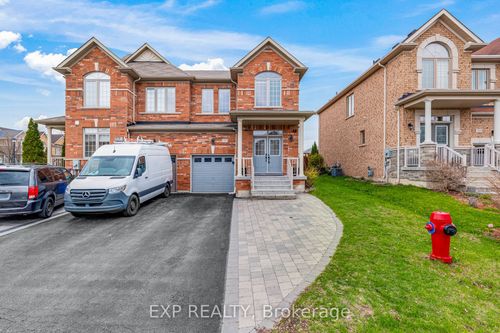 565 Foxcroft Blvd, Newmarket, ON, L3X3L6 | Card Image