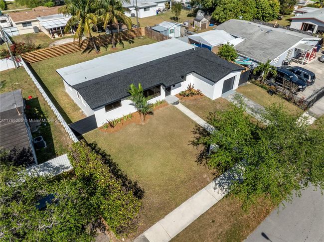 19920 Holiday Rd, House other with 3 bedrooms, 2 bathrooms and null parking in Cutler Bay FL | Image 7