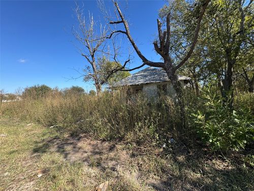 817 S Elm St, Mart, TX, 76664-5509 | Card Image